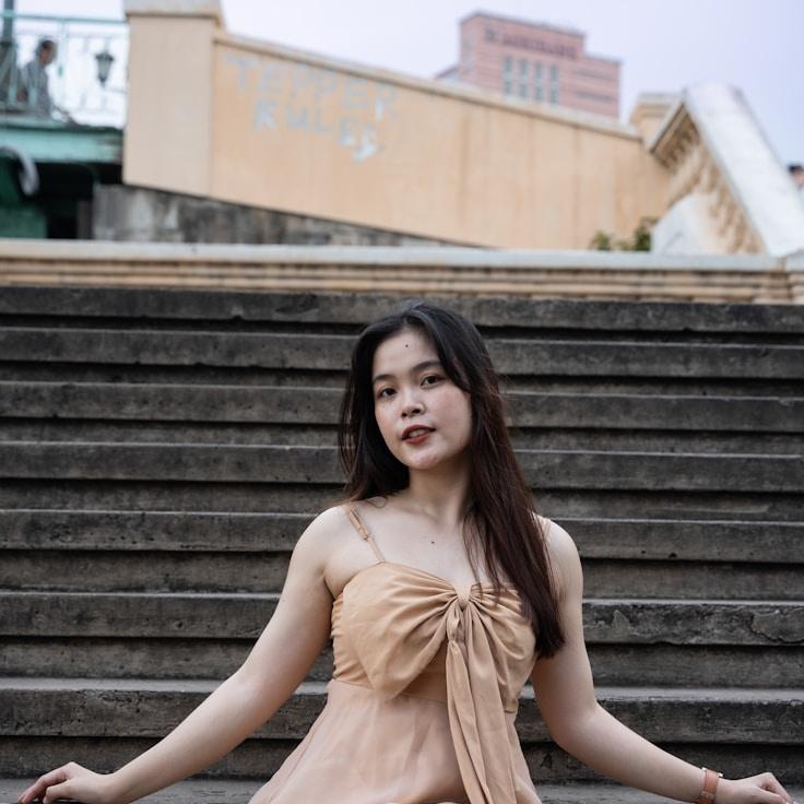 Portrait of Ananya meditation instructor